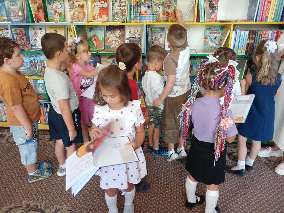 Сегодня в библиотеке прошла настоящая феерия книжных чудес! Сегодня в библиотеке прошла настоящая феерия книжных чудес!