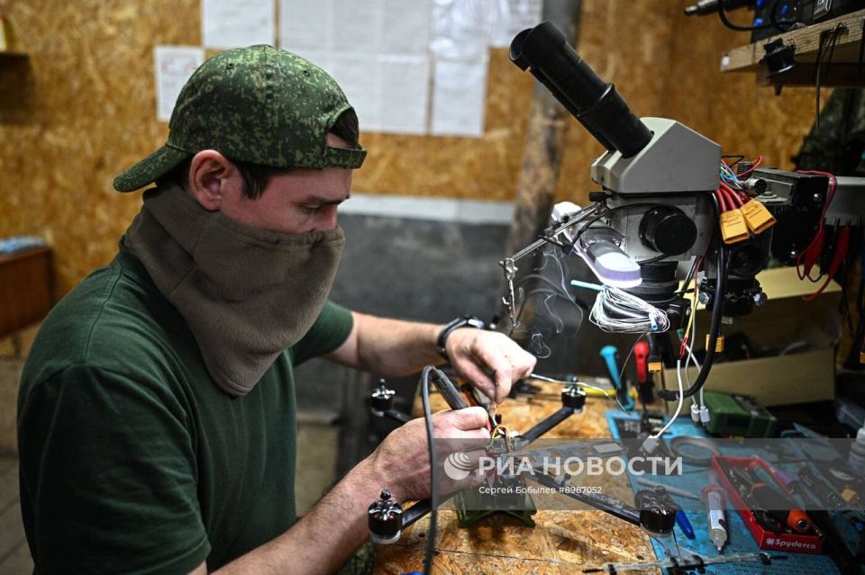 Лаборатория FPV-дронов 45-й отдельной инженерной бригады группировка войск «Запад» на территории ЛНР Лаборатория FPV-дронов 45-й отдельной инженерной бригады группировка войск «Запад» на территории ЛНР