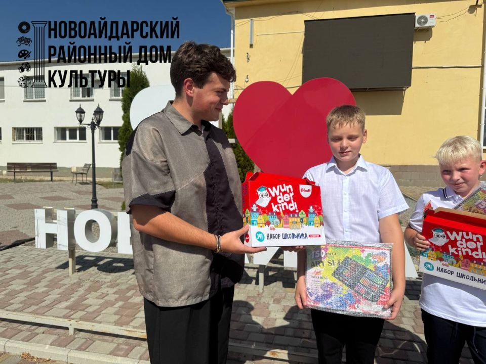 Новоайдарский районный дом культуры сердечно поздравляет всех с началом нового учебного года и с открытием нового кружкового сезона! Новоайдарский районный дом культуры сердечно поздравляет всех с началом нового учебного года и с открытием нового кружкового сезона!