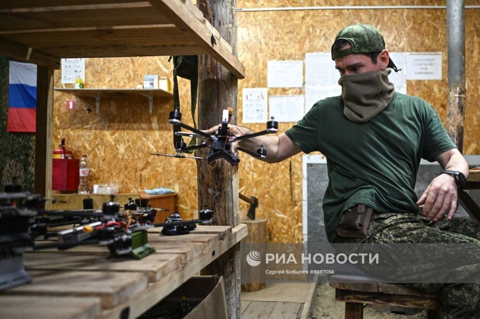 Лаборатория FPV-дронов 45-й отдельной инженерной бригады группировка войск «Запад» на территории ЛНР Лаборатория FPV-дронов 45-й отдельной инженерной бригады группировка войск «Запад» на территории ЛНР