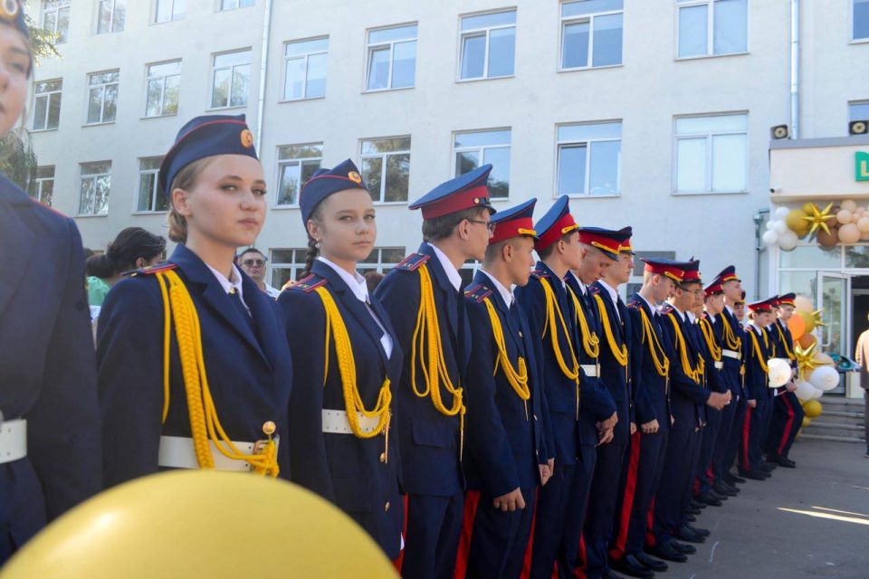 Стать следователем со школьной скамьи! В День знаний в Луганске прозвенел звонок для кадет Следственного комитета России Стать следователем со школьной скамьи! В День знаний в Луганске прозвенел звонок для кадет Следственного комитета России