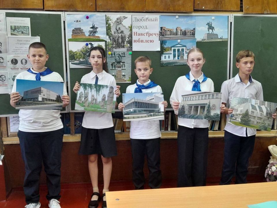 В преддверии славного юбилея нашего города первый тематический урок в школах прошел под названием "Любимый город на встречу юбилею", посвящённый истории, культуре и перспективам развития Луганска В преддверии славного юбилея нашего города первый тематический урок в школах прошел под названием "Любимый город на встречу юбилею", посвящённый истории, культуре и перспективам развития Луганска