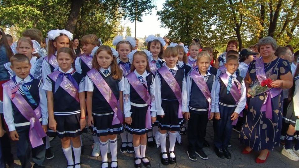 Торжественные линейки в школах Лутугинщины дали старт новому учебному году Торжественные линейки в школах Лутугинщины дали старт новому учебному году