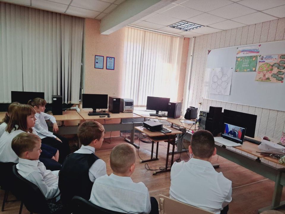 Торжественные линейки в школах Лутугинщины дали старт новому учебному году Торжественные линейки в школах Лутугинщины дали старт новому учебному году