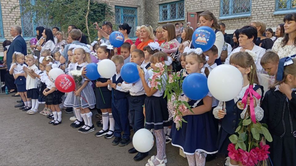 Сегодня, в столь значимый день, Председатель Совета депутатов Джан Погодин-Новиков принял участие в торжественной линейке, посвященной Дню знаний в КУВК №6 «Созвездие» Сегодня, в столь значимый день, Председатель Совета депутатов Джан Погодин-Новиков принял участие в торжественной линейке, посвященной Дню знаний в КУВК №6 «Созвездие»