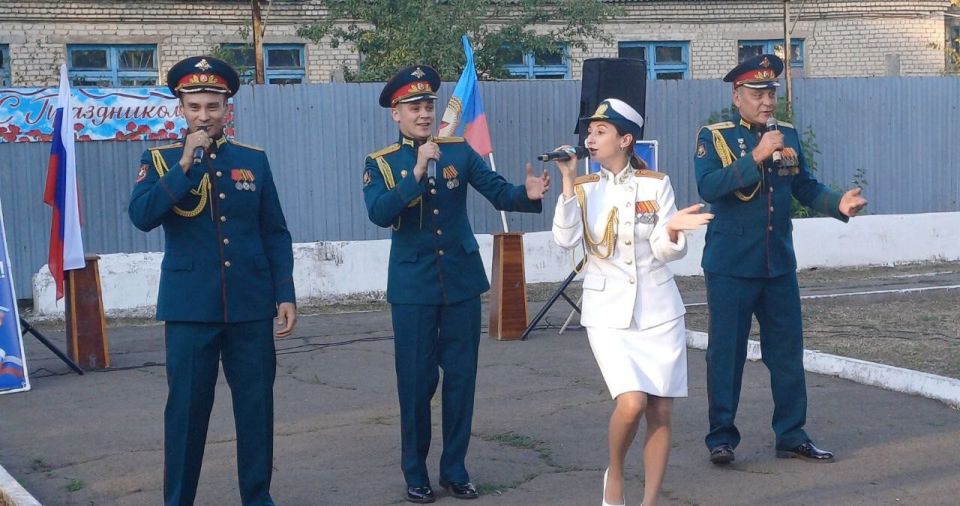 В центральном сквере посёлка городского типа Дубовский, состоялся праздничный концерт «Мой славный край шахтёрский», посвящённый Дню шахтёра и Дню посёлка В центральном сквере посёлка городского типа Дубовский, состоялся праздничный концерт «Мой славный край шахтёрский», посвящённый Дню шахтёра и Дню посёлка