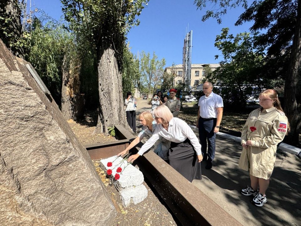 Сергей Соловьев: Принял участие в торжественной церемонии возложения цветов к мемориалу «Жертвам фашизма» Сергей Соловьев: Принял участие в торжественной церемонии возложения цветов к мемориалу «Жертвам фашизма»