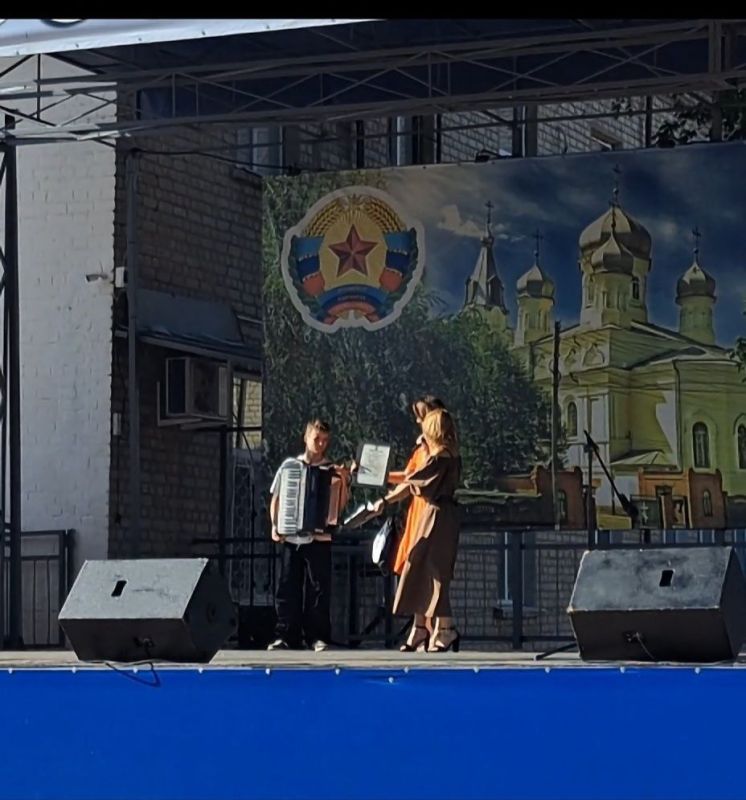 31 августа в г.Старобельске состоялся Межрегиональный фестиваль в рамках проекта "Культурные грани" "Таланты шахтёрского края", в котором приняли участие учащиеся школы: Ёлкин Богдан, Рябова Елизавета и Баранова Николь 31 августа в г.Старобельске состоялся Межрегиональный фестиваль в рамках проекта "Культурные грани" "Таланты шахтёрского края", в котором приняли участие учащиеся школы: Ёлкин Богдан, Рябова Елизавета и Баранова Николь