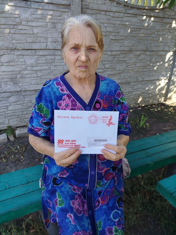 В Лутугинском округе продолжаются поздравления ветеранов В Лутугинском округе продолжаются поздравления ветеранов