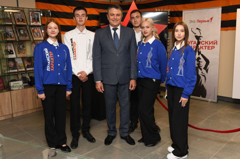 Первоклассники региона в День знаний получили от Главы ЛНР в подарок инвентарь для занятий спортом Первоклассники региона в День знаний получили от Главы ЛНР в подарок инвентарь для занятий спортом