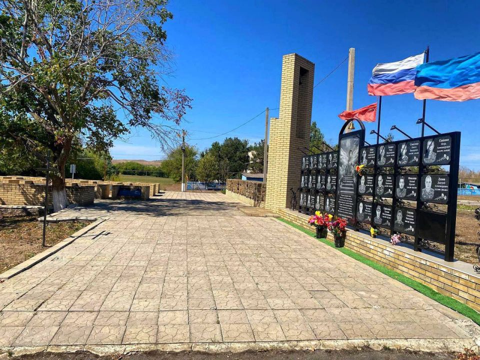 В селе Дьяково в преддверии значимой даты — Дня неизвестного солдата, специалистами отдела по делам территорий совместно с работниками по благоустройству были проведены масштабные мероприятия по благоустройству и поддержанию... В селе Дьяково в преддверии значимой даты — Дня неизвестного солдата, специалистами отдела по делам территорий совместно с работниками по благоустройству были проведены масштабные мероприятия по благоустройству и поддержанию...