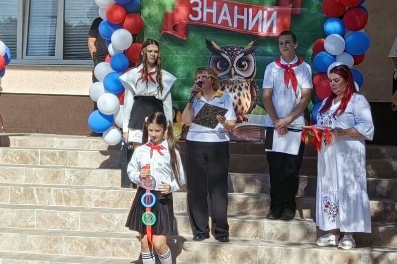 Медали «Луганский характер» получили учащиеся школ Свердловского муниципалитета Медали «Луганский характер» получили учащиеся школ Свердловского муниципалитета