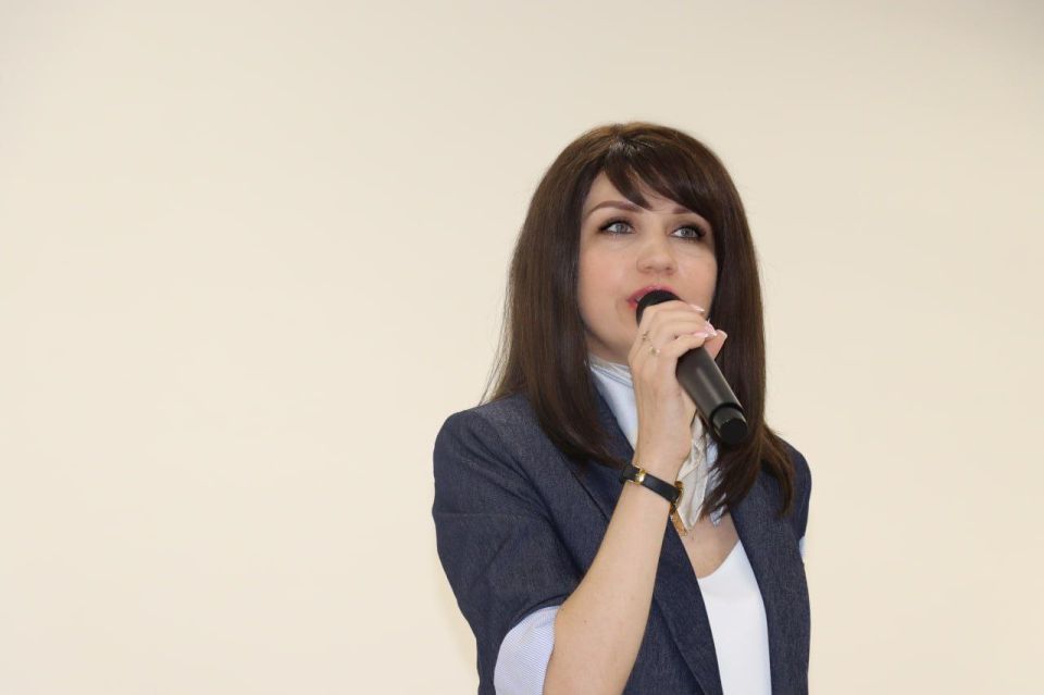 Яна Сылкина: Сегодня приняла участие в торжественных мероприятиях по случаю праздника Первого звонка в Северодонецкой специализированной школе № 17 Яна Сылкина: Сегодня приняла участие в торжественных мероприятиях по случаю праздника Первого звонка в Северодонецкой специализированной школе № 17