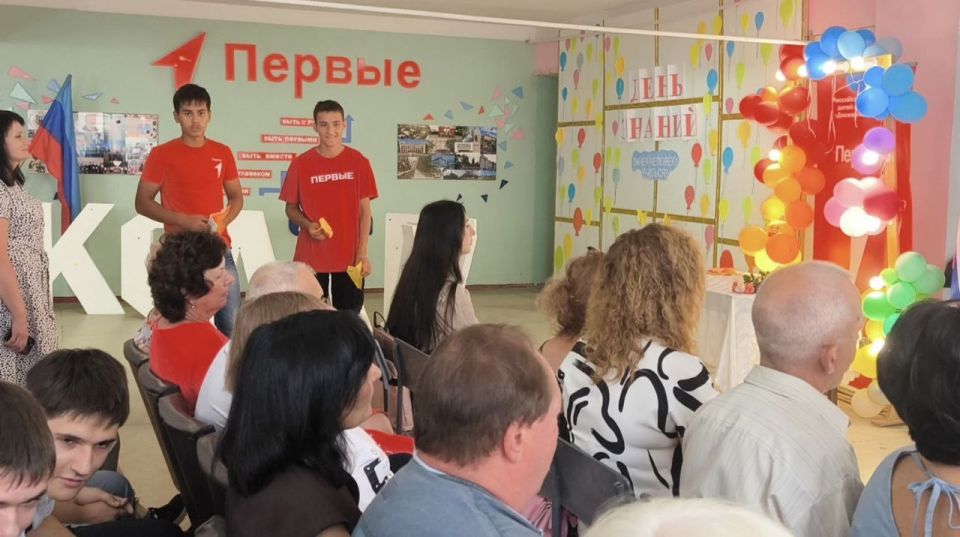 Сегодня я с радостью приняла участие в торжественном празднике, посвященном Дню знаний, который состоялся 1 сентября в Лутугинском колледже Сегодня я с радостью приняла участие в торжественном празднике, посвященном Дню знаний, который состоялся 1 сентября в Лутугинском колледже