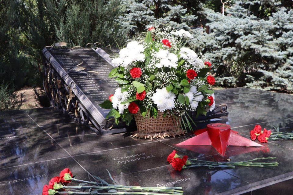 Алёна Лумеровская: Сегодня мы отмечаем важную и памятную дату — 11 годовщину освобождения Лутугинского района Алёна Лумеровская: Сегодня мы отмечаем важную и памятную дату — 11 годовщину освобождения Лутугинского района