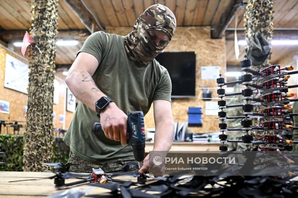 Лаборатория FPV-дронов 45-й отдельной инженерной бригады группировка войск «Запад» на территории ЛНР Лаборатория FPV-дронов 45-й отдельной инженерной бригады группировка войск «Запад» на территории ЛНР