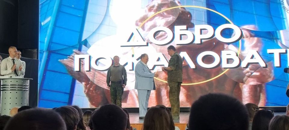 Виктор Водолацкий: 1 сентября насыщенный рабочий день в Луганской Народной Республике Виктор Водолацкий: 1 сентября насыщенный рабочий день в Луганской Народной Республике