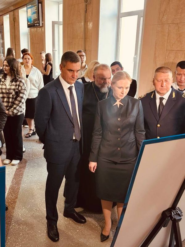 Министр промышленности и торговли ЛНР Владислав Варшавский принял участие в торжестве по случаю Дня знаний и посвящения в студенты Донбасского государственного технического университета в Алчевске Министр промышленности и торговли ЛНР Владислав Варшавский принял участие в торжестве по случаю Дня знаний и посвящения в студенты Донбасского государственного технического университета в Алчевске