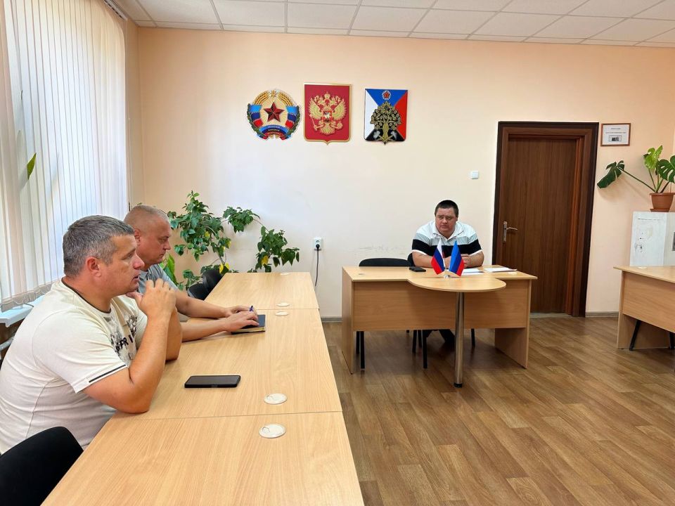 Сегодня Глава городского округа город Ровеньки Андрей Рубанцов провел приём граждан по личным вопросам Сегодня Глава городского округа город Ровеньки Андрей Рубанцов провел приём граждан по личным вопросам