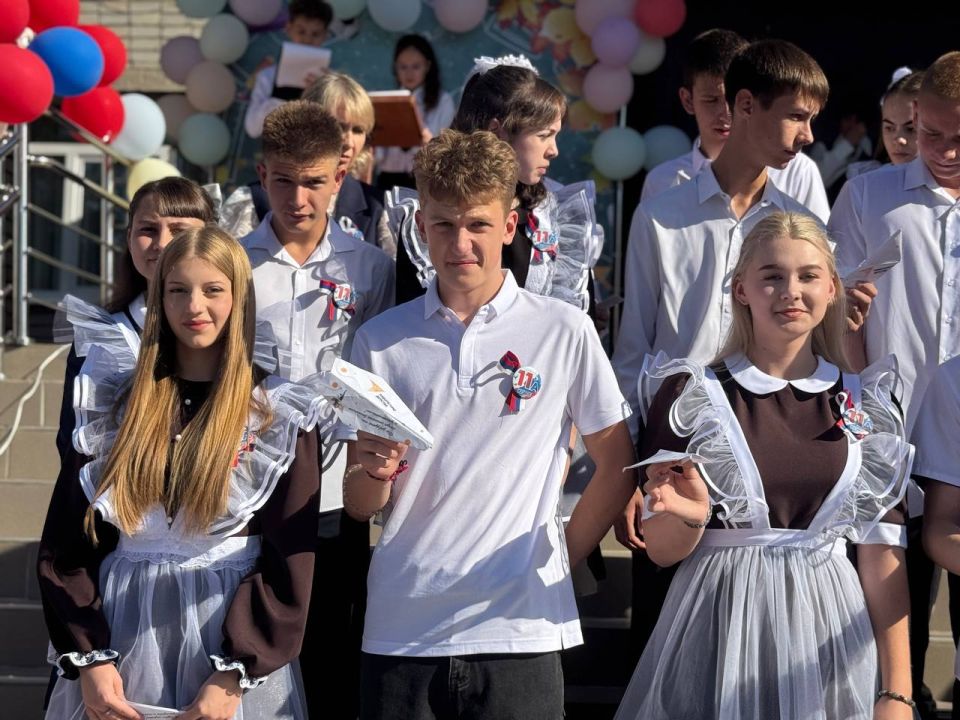 Сергей Соловьев: Для всех школьников Краснолучского округа сегодня прозвенел первый звонок, ознаменовав начало нового учебного года Сергей Соловьев: Для всех школьников Краснолучского округа сегодня прозвенел первый звонок, ознаменовав начало нового учебного года
