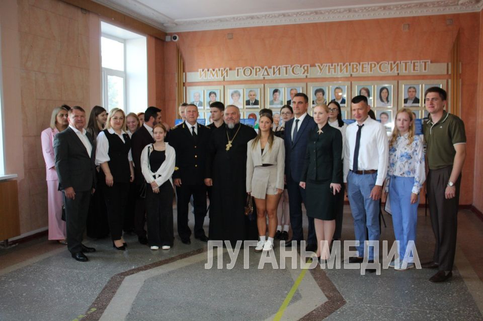 В ДонГТУ заработала передвижная фотовыставка В ДонГТУ заработала передвижная фотовыставка