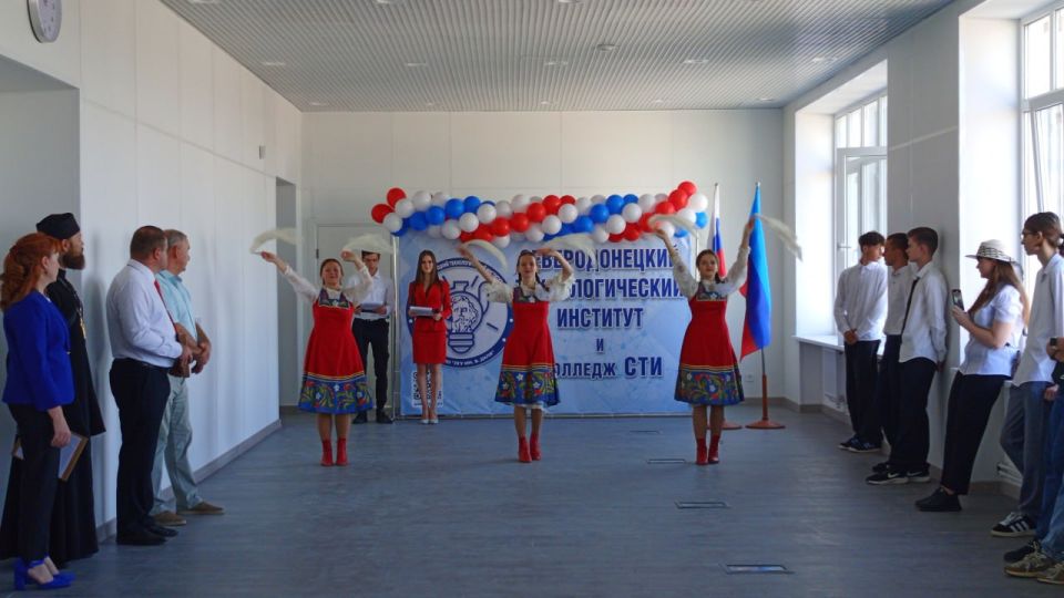 Сегодня в Северодонецком технологическом институте прошло торжественное мероприятие, посвященное Дню знаний Сегодня в Северодонецком технологическом институте прошло торжественное мероприятие, посвященное Дню знаний
