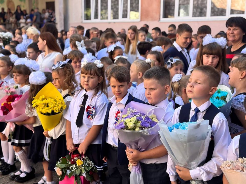Сергей Соловьев: Для всех школьников Краснолучского округа сегодня прозвенел первый звонок, ознаменовав начало нового учебного года Сергей Соловьев: Для всех школьников Краснолучского округа сегодня прозвенел первый звонок, ознаменовав начало нового учебного года
