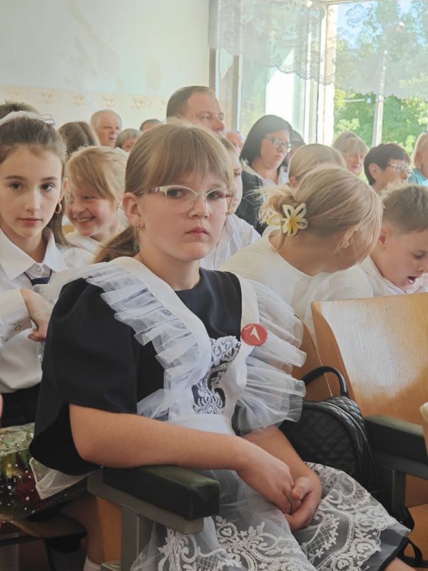 Валерий Галинкин: Друзья, сегодня наша огромная страна ожила яркими эмоциями — начался новый учебный год! Тысячи первоклассников впервые услышали звонкий школьный звонок, открывающий им дорогу к мечтам и знаниям Валерий Галинкин: Друзья, сегодня наша огромная страна ожила яркими эмоциями — начался новый учебный год! Тысячи первоклассников впервые услышали звонкий школьный звонок, открывающий им дорогу к мечтам и знаниям