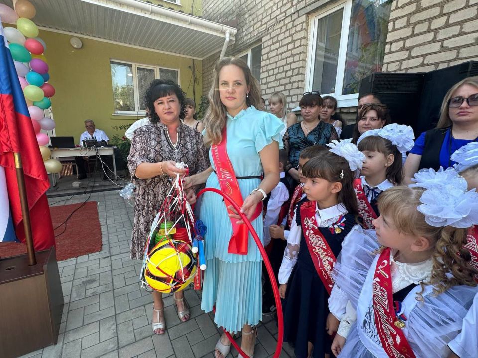 В школах Славяносербщины прошли праздничные линейки В школах Славяносербщины прошли праздничные линейки