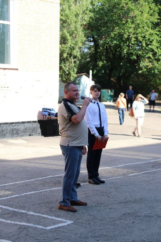 Торжественные линейки в Стаханове: Начало нового учебного года! Торжественные линейки в Стаханове: Начало нового учебного года!