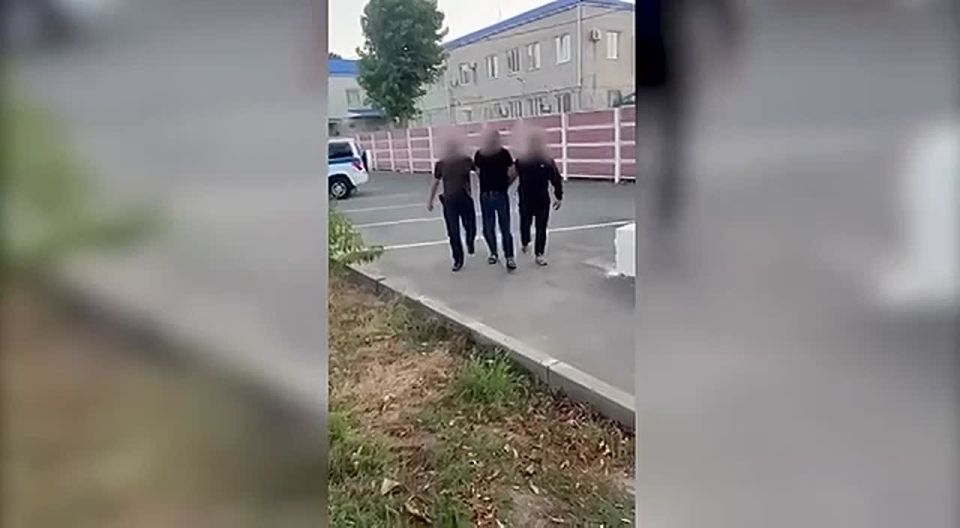 Ростовские оперативники задержали уроженца Луганской области, подозреваемого в уличном грабеж в Батайске