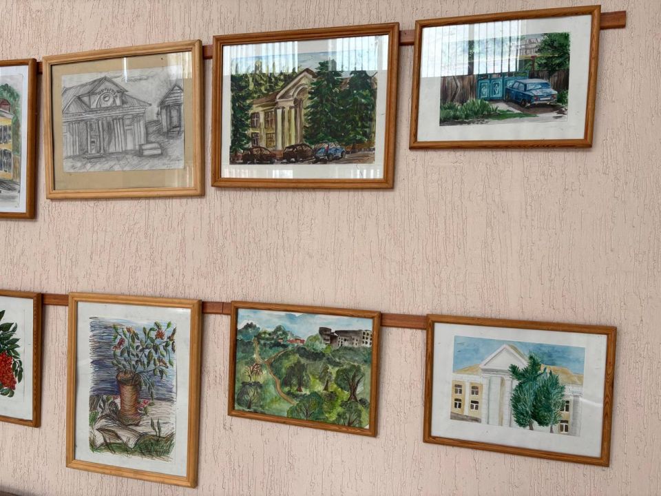 В Перевальской детской школе искусств состоялась выставка творческих работ обучающихся и преподавателей «Тихая моя Родина» В Перевальской детской школе искусств состоялась выставка творческих работ обучающихся и преподавателей «Тихая моя Родина»