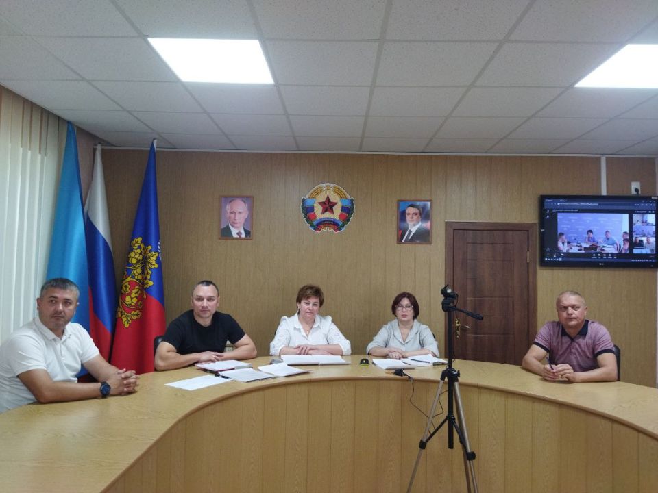 Сегодня в Администрации городского округа прошло заседание Штаба по вопросам восстановлению социально-значимых объектов на территории ЛНР Сегодня в Администрации городского округа прошло заседание Штаба по вопросам восстановлению социально-значимых объектов на территории ЛНР