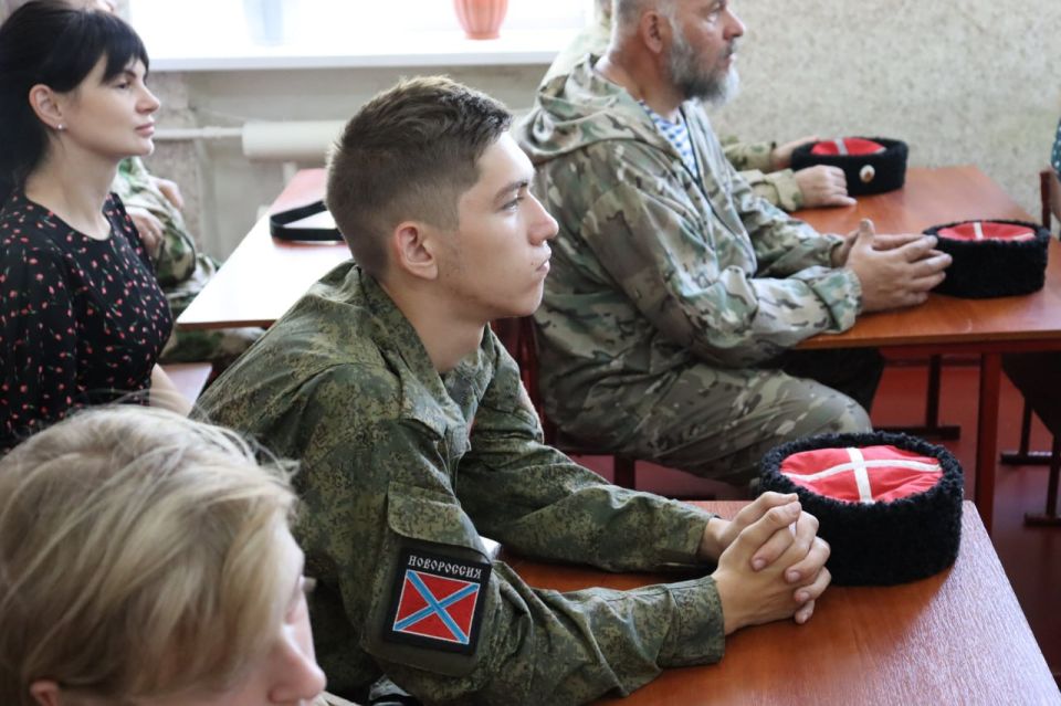 В Алмазной открыли Парту Героя, посвящённую Ивану Михайличенко В Алмазной открыли Парту Героя, посвящённую Ивану Михайличенко