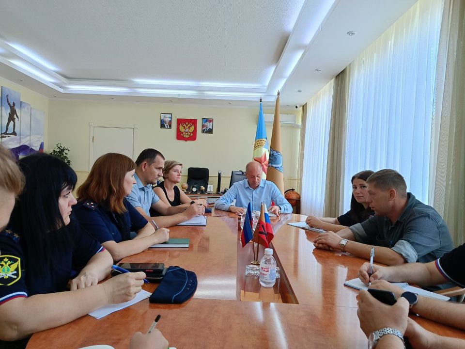 Сергей Крамаренко: Совместно с военным комиссаром военного комиссариата Славяносербского района майором Сергеем Моисеенко и представителями силового блока провели рабочее совещание Сергей Крамаренко: Совместно с военным комиссаром военного комиссариата Славяносербского района майором Сергеем Моисеенко и представителями силового блока провели рабочее совещание