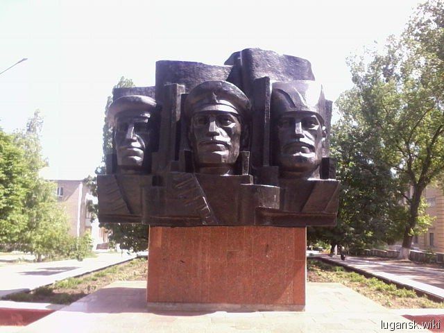 Памятники и братские могилы являются важным аспектом общественной памяти и служат способом сохранения истории для будущих поколений Памятники и братские могилы являются важным аспектом общественной памяти и служат способом сохранения истории для будущих поколений