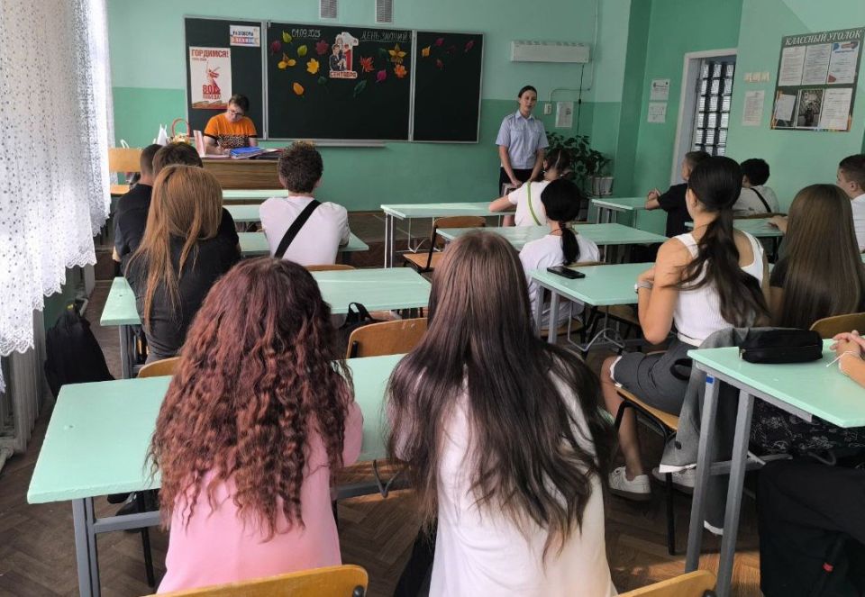 В Молодогвардейской школе ученикам провели профилактические лекции В Молодогвардейской школе ученикам провели профилактические лекции