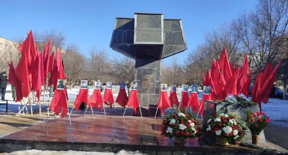 Памятники и братские могилы являются важным аспектом общественной памяти и служат способом сохранения истории для будущих поколений Памятники и братские могилы являются важным аспектом общественной памяти и служат способом сохранения истории для будущих поколений