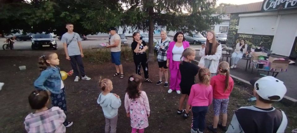 ПРАЗДНИК КО ДНЮ ЗНАНИЙ В КРАСНОМ ЛУЧЕ ПРАЗДНИК КО ДНЮ ЗНАНИЙ В КРАСНОМ ЛУЧЕ