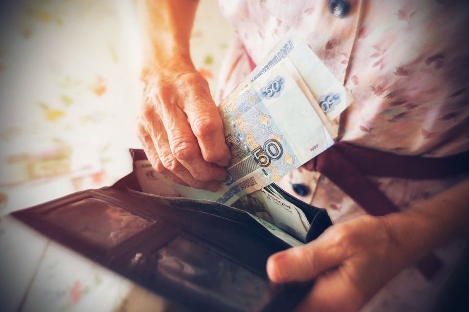 Мошенники обманули луганскую пенсионерку на более чем 1 млн рублей под предлогом автоаварии с участием родственницы