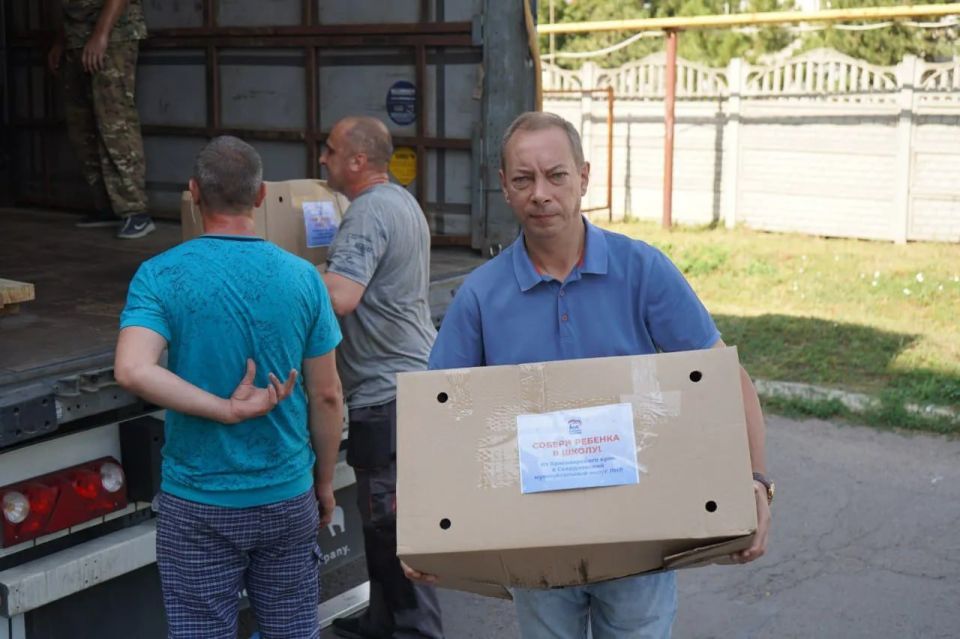 Андрей Сухачев: В этом году Красноярский край передал 864 рюкзака с канцелярией для наших первоклассников и учеников 2–4 классов, родители которых участвуют в специальной военной операции Андрей Сухачев: В этом году Красноярский край передал 864 рюкзака с канцелярией для наших первоклассников и учеников 2–4 классов, родители которых участвуют в специальной военной операции