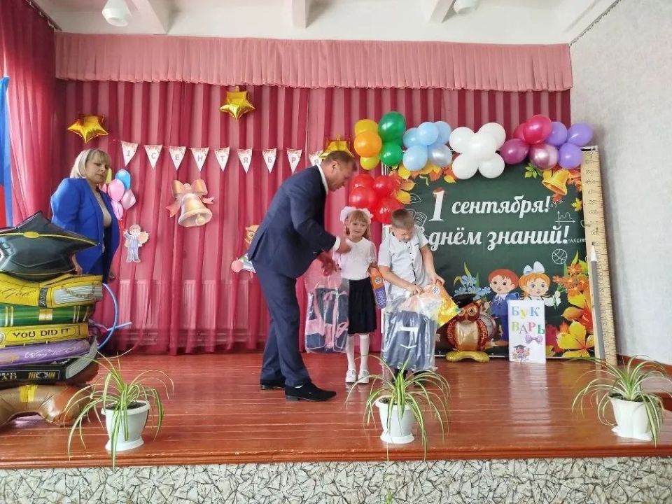 Депутаты и секретари первичных отделений от «Единой России» поздравили школьников с Днем знаний Депутаты и секретари первичных отделений от «Единой России» поздравили школьников с Днем знаний