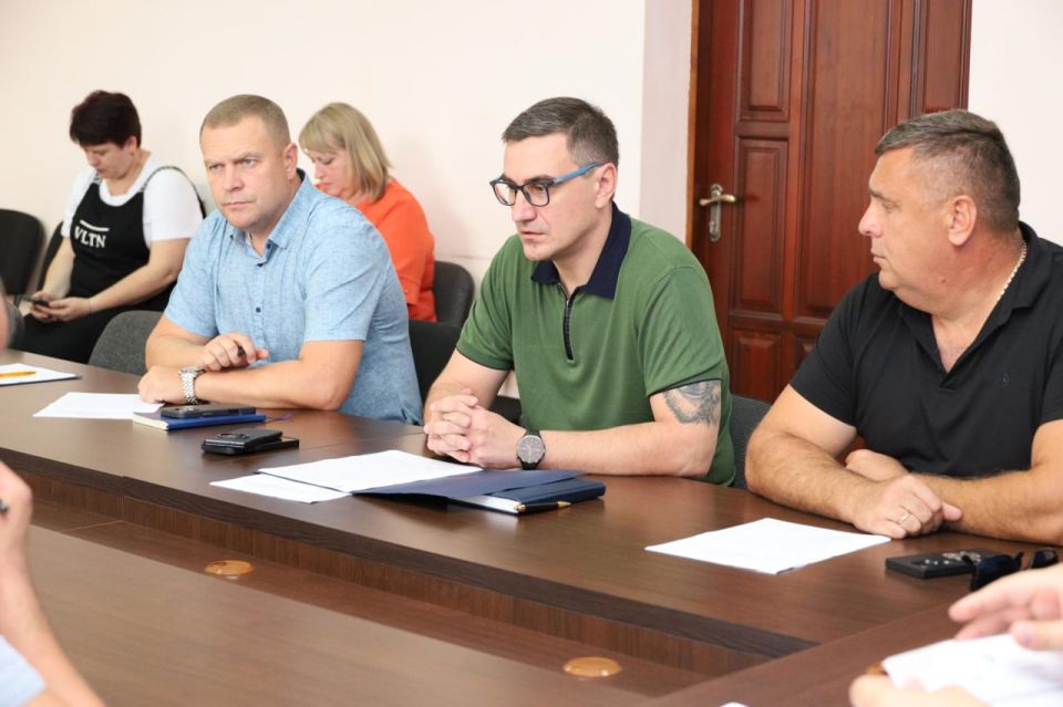 Комитет обсудил меры поддержки бизнеса и ценовую стабильность в ЛНР Комитет обсудил меры поддержки бизнеса и ценовую стабильность в ЛНР