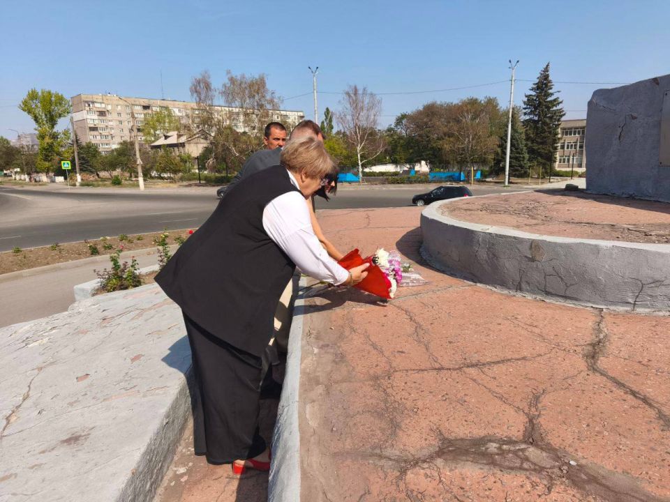 В Алчевске отметили 82-ю годовщину освобождения города от немецко - фашистских захватчиков в годы Великой Отечественной войны В Алчевске отметили 82-ю годовщину освобождения города от немецко - фашистских захватчиков в годы Великой Отечественной войны