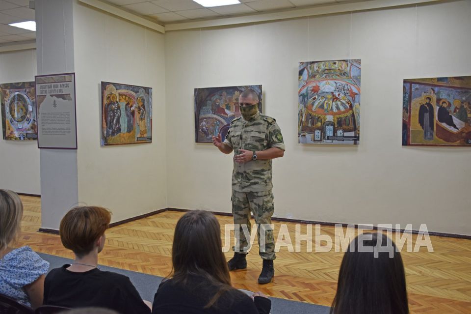 Представитель Росгвардии провел со школьниками профилактическую беседу Представитель Росгвардии провел со школьниками профилактическую беседу