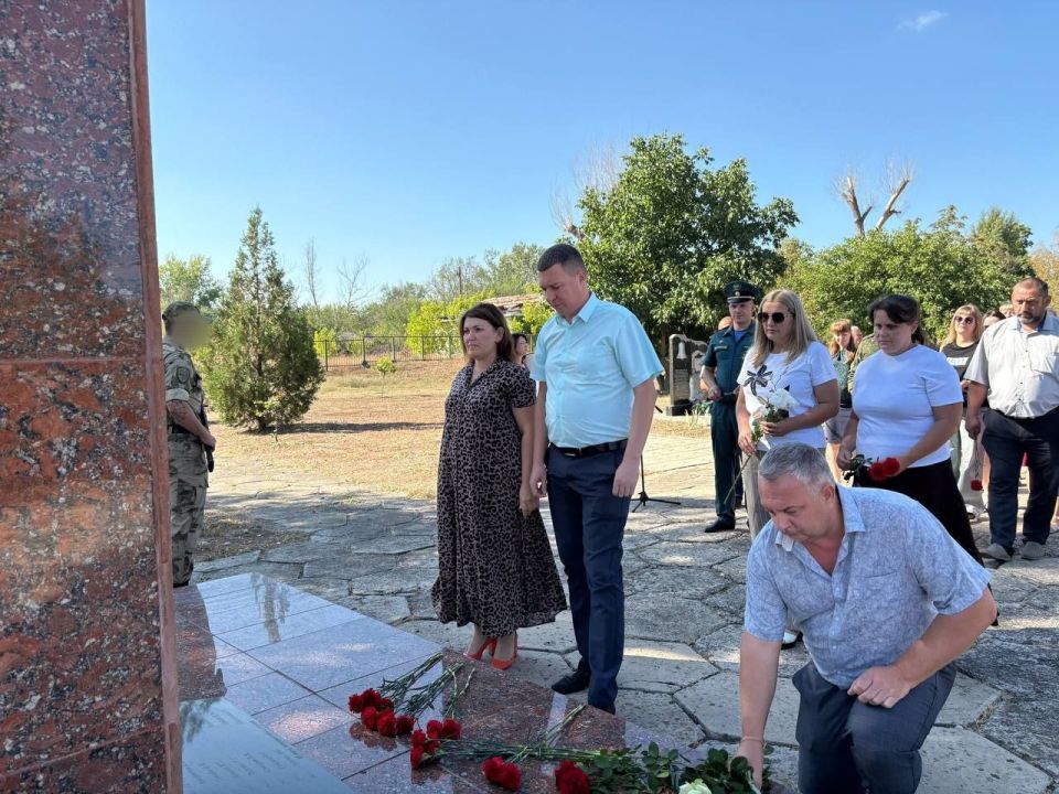 Альберт Зинченко: Сегодня в Станице Луганской прошел митинг, приуроченный освобождению Ворошиловградской области от немецко-фашистских захватчиков и окончанию II Мировой войны «Память жива» Альберт Зинченко: Сегодня в Станице Луганской прошел митинг, приуроченный освобождению Ворошиловградской области от немецко-фашистских захватчиков и окончанию II Мировой войны «Память жива»