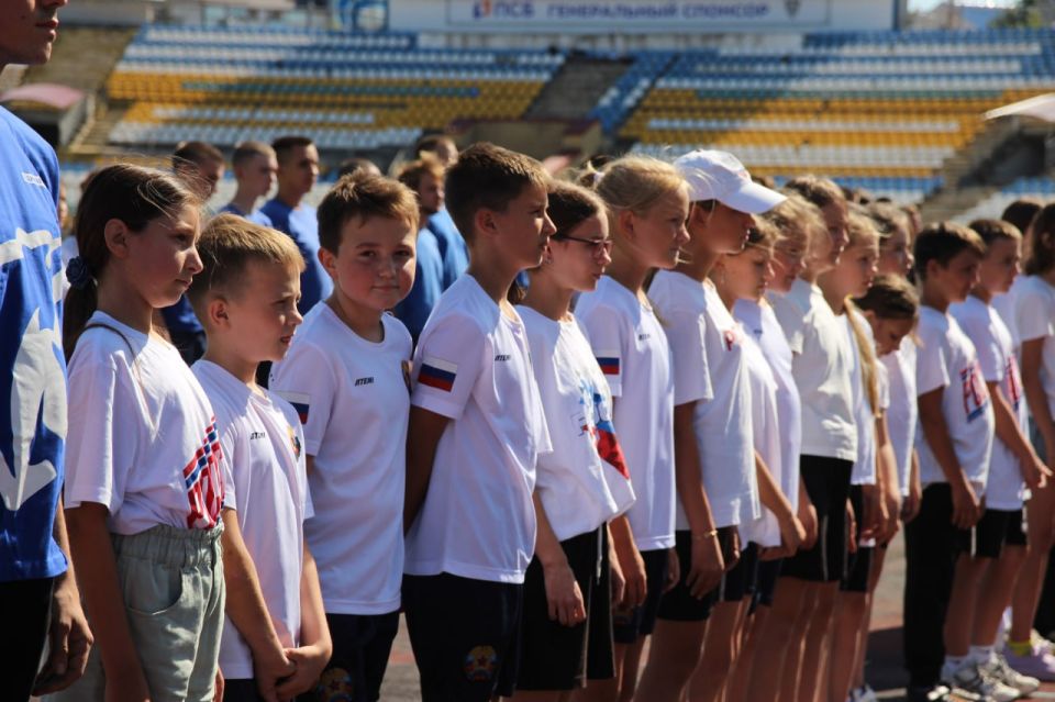 Марафон «Сила России» завершился в ЛНР массовой зарядкой Марафон «Сила России» завершился в ЛНР массовой зарядкой