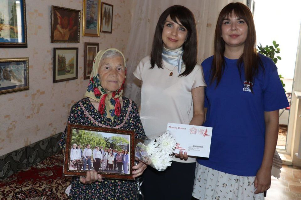 В Северодонецке единороссы поздравили ветеранов с 80-летием Победы над милитаристской Японией и окончанием Второй мировой войны В Северодонецке единороссы поздравили ветеранов с 80-летием Победы над милитаристской Японией и окончанием Второй мировой войны