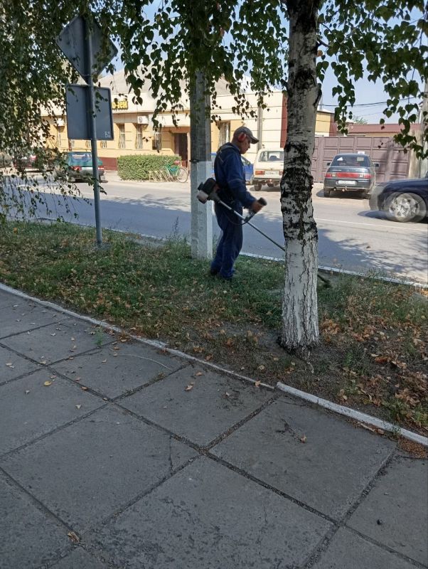 Глава Старобельского муниципального округа Владимир Чернев лично контролирует работу по благоустройству территории округа Глава Старобельского муниципального округа Владимир Чернев лично контролирует работу по благоустройству территории округа