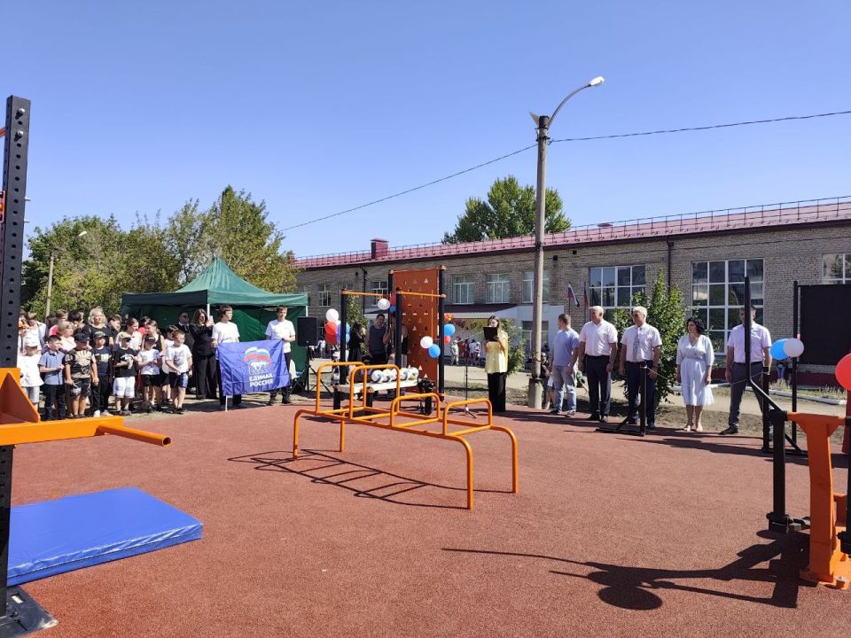 «Сила России»: В Краснодоне прошли показательные выступления известных российских спортсменов «Сила России»: В Краснодоне прошли показательные выступления известных российских спортсменов
